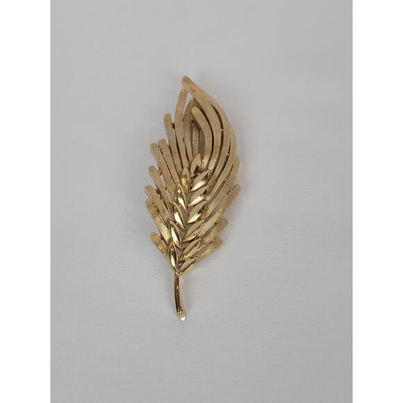 Vintage Crown Trifari Brushed Gold Tone Wheat Flower Leaf Brooch Signed - Picture 1 of 8